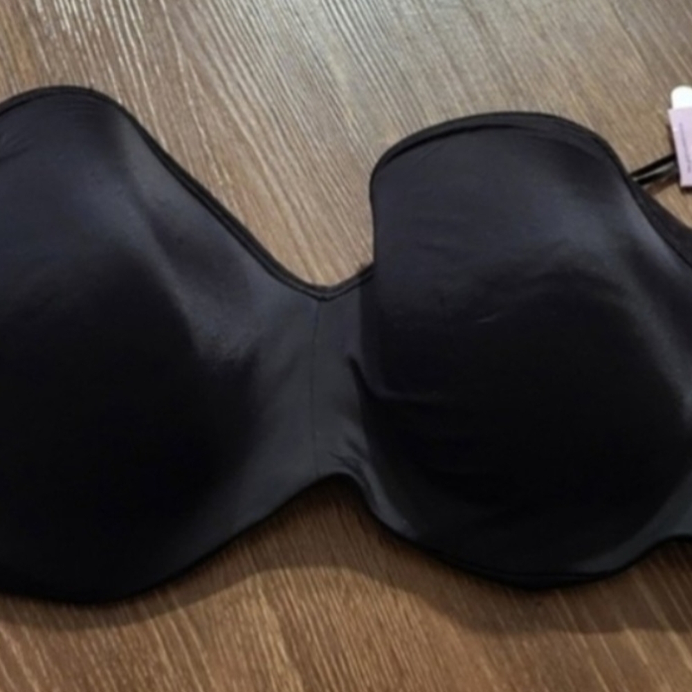 42 D Bali underwire bra comes with straps 8 ways to wear new with tags